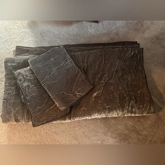 Opalhouse brown velvet king comforter with 2 standard shams - Picture 1 of 4